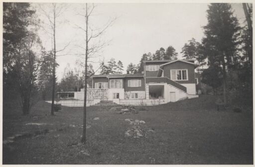 Detached home for engineer John Sissener