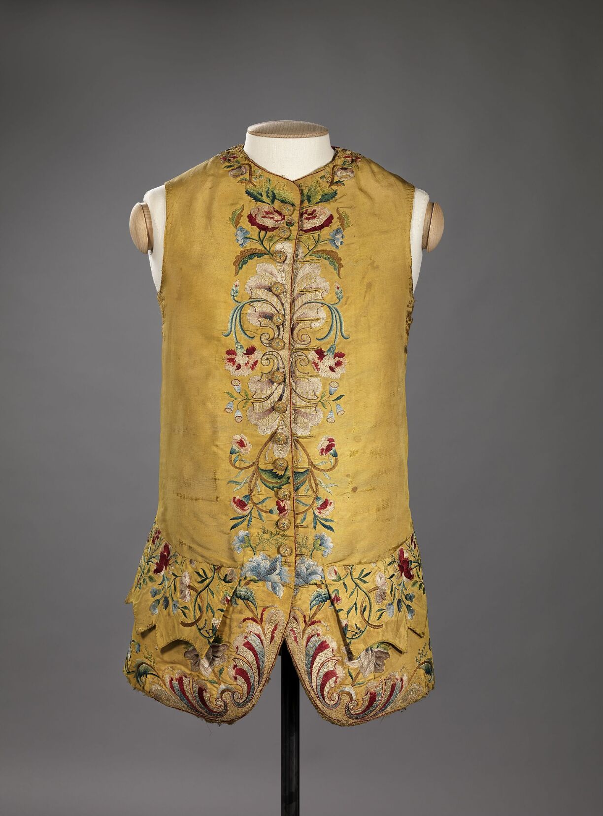 Камзол без рукавов. Кафтан без рукавов. Что такое зипун в древней руси. Казахская национальная одежда камзол. Кафтан без рукавов.