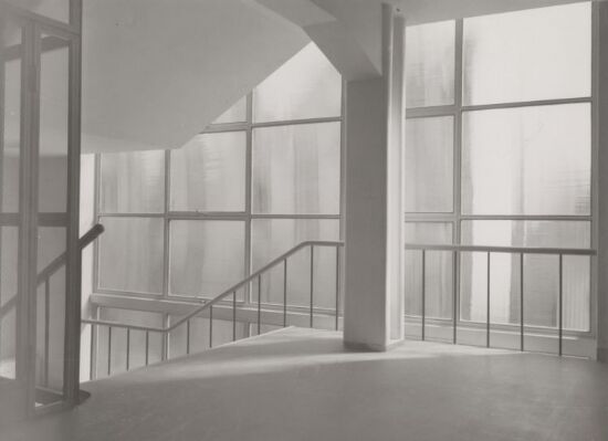 Administrasjonsbygning ved Drammen rådhus, fra trapperommet