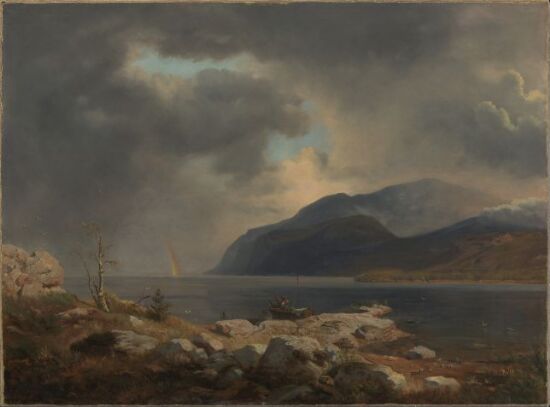 Norsk fjordlandskap med regnbue