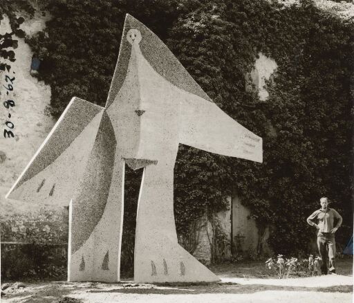 Carl Nesjar with sculpture