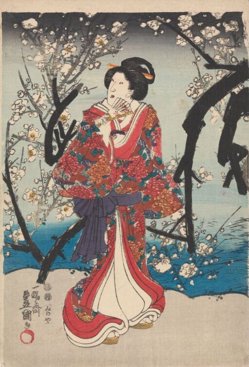 Kvinne under blomstrende plommetrær