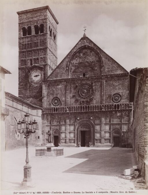 Assisi - Umbria. Basilica o Duomo. La facciata e il campanile (Maestro Giov. Da Gubbio)