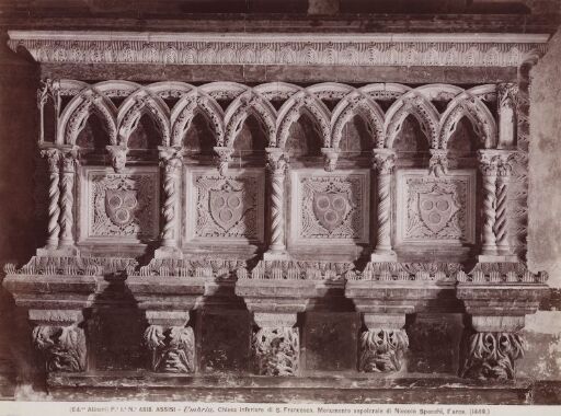 Assisi - Umbria. Chiesa inferiore di S. Francesco. Monumento sepolcrale di Niccolo Specchi, I' arca (1449)