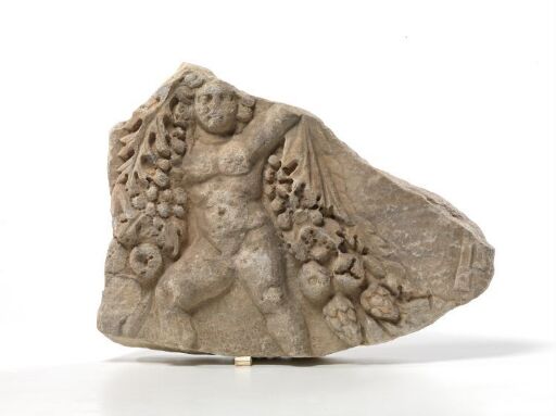 Girlandesarkofag, fragment