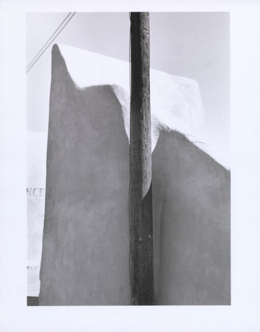 Vegg og stolpe. New Mexico 1990, sølvgelatin, 27 x 19 cm